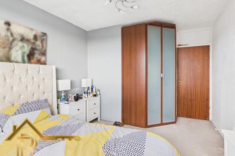 2 bedroom flat for sale, Dryden Towers Heaton Avenue, Romford, Essex, RM3