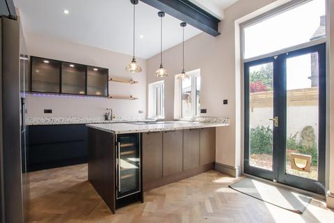 3 bedroom house to rent, Albert Road East, Hale, Altrincham