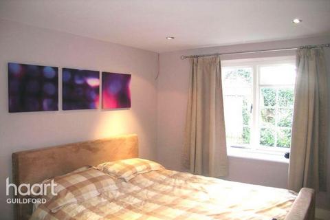 2 bedroom flat to rent, Chaucer Court, Guildford