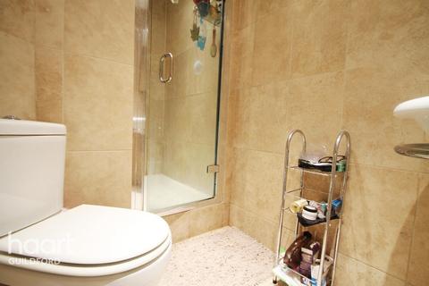 2 bedroom flat to rent, Chaucer Court, Guildford
