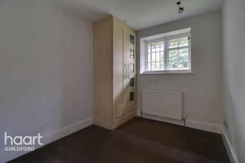 2 bedroom flat to rent, Chaucer Court, Guildford