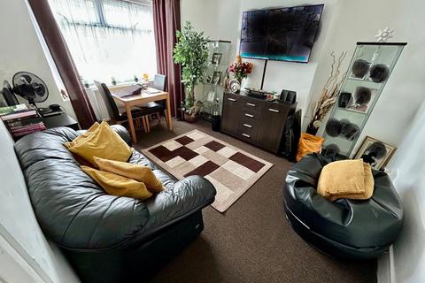 2 bedroom flat for sale, Dagenham Road, Romford