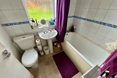 2 bedroom flat for sale, Dagenham Road, Romford