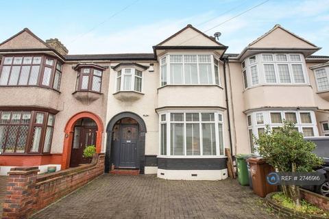 4 bedroom terraced house to rent, Westrow Drive, Barking, IG11