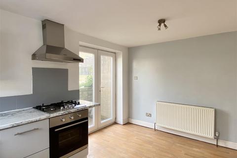 3 bedroom end of terrace house for sale, Brickyard, Mirfield