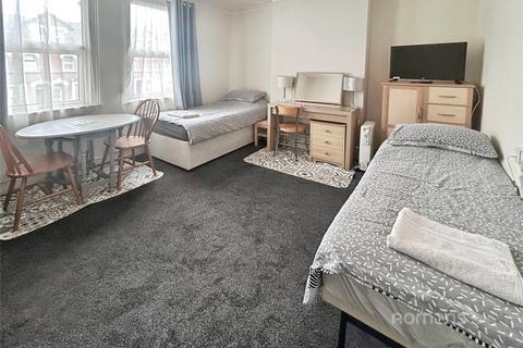 1 bedroom in a house share to rent, Caversham Road, Reading, Berkshire, RG1