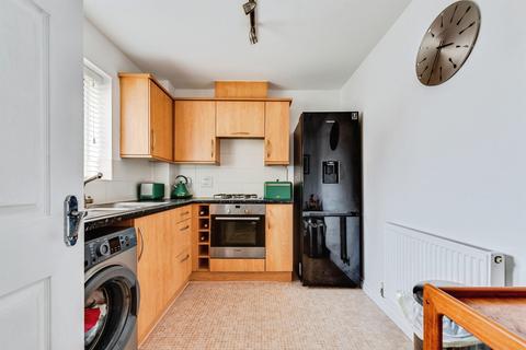 2 bedroom ground floor flat for sale, Piernik Close, Swindon