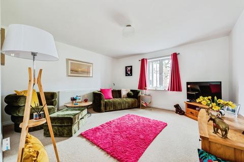 2 bedroom ground floor flat for sale, Piernik Close, Swindon