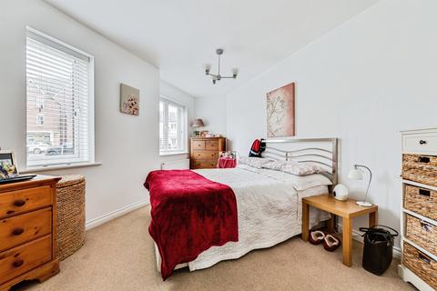 2 bedroom ground floor flat for sale, Piernik Close, Swindon