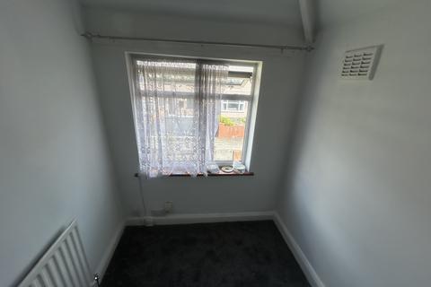 3 bedroom semi-detached house to rent, Callear Road, Wednesbury, WS10