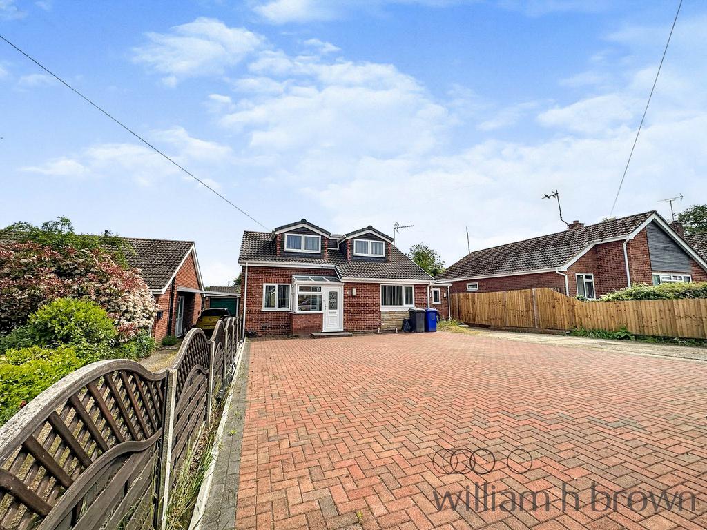4 bedroom detached bungalow for sale