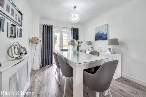 4 bedroom semi-detached house for sale, Eden Park Avenue, Beckenham, BR3