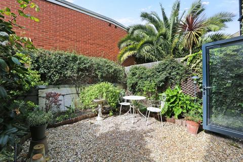 2 bedroom flat for sale, Southwell Road, London, SE5
