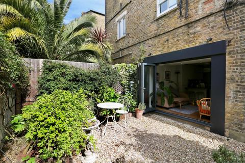 2 bedroom flat for sale, Southwell Road, London, SE5