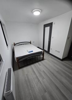 Studio to rent, Conway Road, Whitton TW4