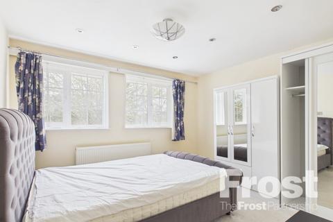 2 bedroom terraced house to rent, Becketts Close, Feltham, TW14
