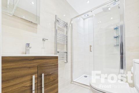 2 bedroom terraced house to rent, Becketts Close, Feltham, TW14