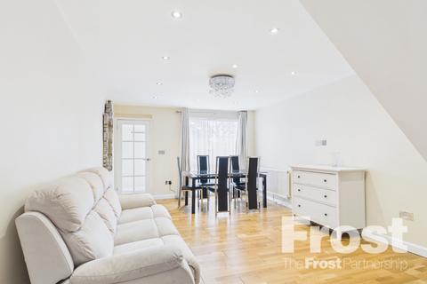 2 bedroom terraced house to rent, Becketts Close, Feltham, TW14