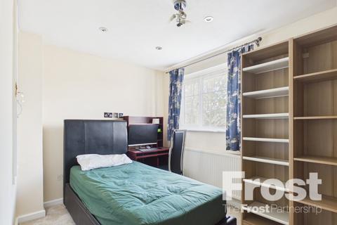 2 bedroom terraced house to rent, Becketts Close, Feltham, TW14