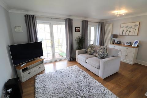 3 bedroom detached house for sale, Edmonds Drive, Stevenage, Hertfordshire, SG2