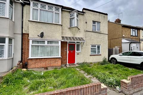 2 bedroom flat for sale, Dagenham Road, Romford