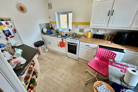 2 bedroom flat for sale, Dagenham Road, Romford