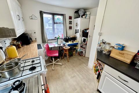 2 bedroom flat for sale, Dagenham Road, Romford
