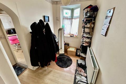 2 bedroom flat for sale, Dagenham Road, Romford