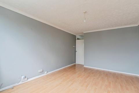 2 bedroom flat for sale, Upminster Road North, Rainham, RM13