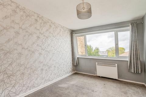 2 bedroom flat for sale, Upminster Road North, Rainham, RM13