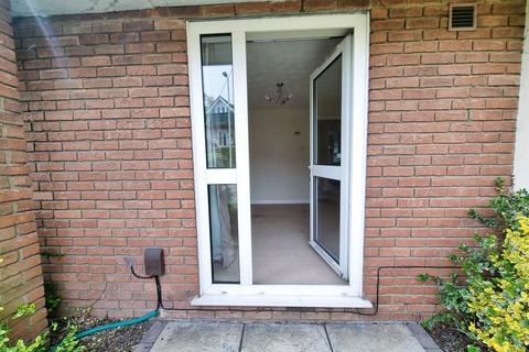 2 bedroom flat for sale, Royston Court, Central Totton, SO40 3PS