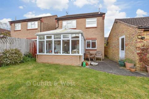 3 bedroom detached house for sale, Arundel Close, Horsham RH13