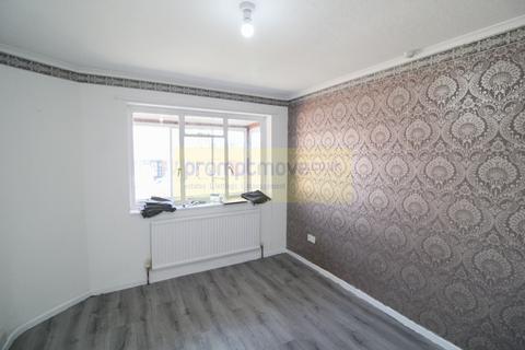 3 bedroom semi-detached bungalow to rent, Wadhurst Avenue Luton LU3 1UH