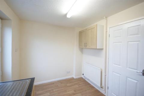 2 bedroom semi-detached house to rent, Atwater Close, Lincoln