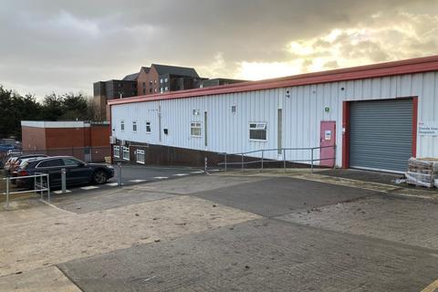 Factory to rent, Cross Chancellor St Leeds LS6 2RT