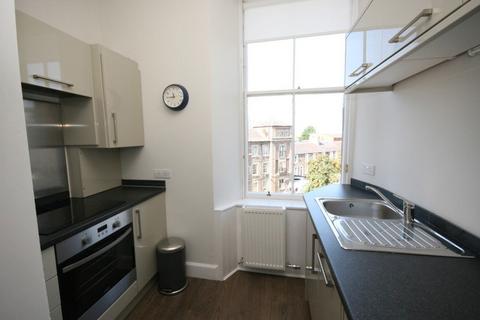 2 bedroom flat to rent, Gardners Crescent, Edinburgh