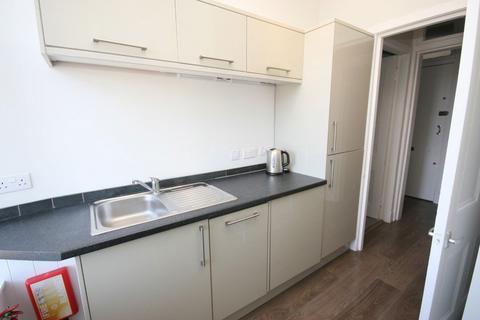 2 bedroom flat to rent, Gardners Crescent, Edinburgh