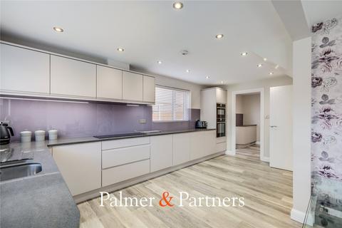 4 bedroom detached house for sale, Lorien Gardens, Chelmsford CM3