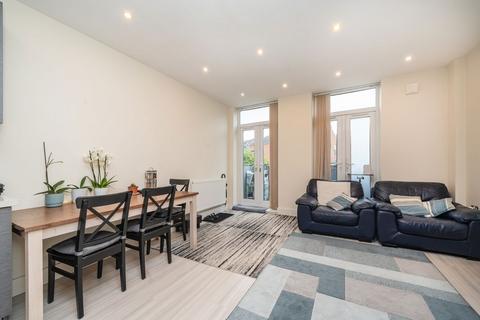 2 bedroom flat to rent, Horton Road, West Drayton UB7