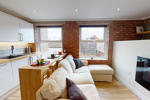 3 bedroom flat to rent, 94e Whiteladies Road, Bristol BS8