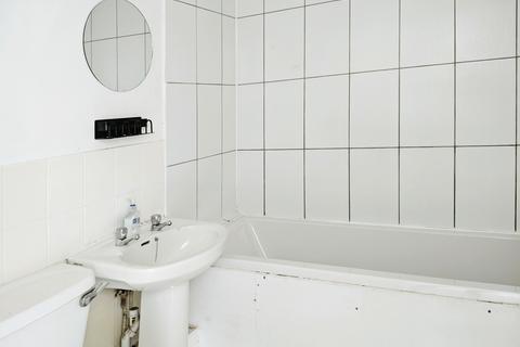 2 bedroom apartment to rent, Caraway Place, WALLINGTON