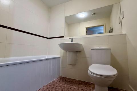2 bedroom flat to rent, Mcmillan Court, Greenford