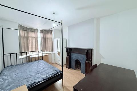 1 bedroom in a house share to rent, Abbey Street, Nottingham, NG7