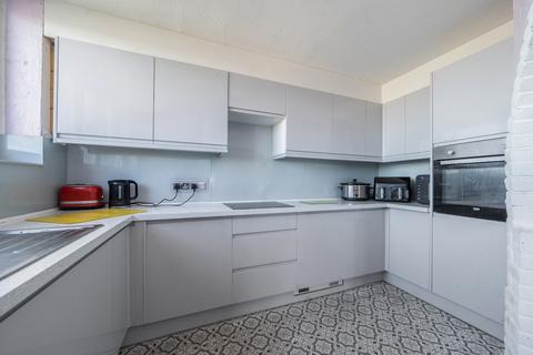 2 bedroom flat for sale, Manor Lea, Boundary Road, Worthing, West Sussex, BN11