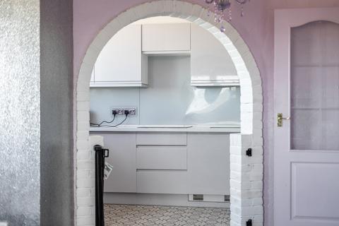 2 bedroom flat for sale, Manor Lea, Boundary Road, Worthing, West Sussex, BN11