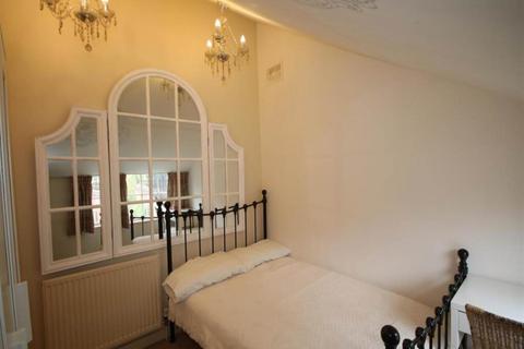 2 bedroom house to rent, Sun Street, Canterbury, Kent