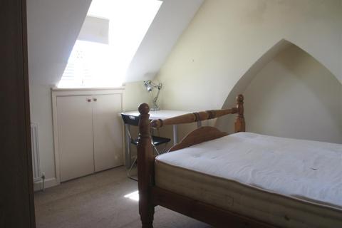 2 bedroom house to rent, Cross Street, Kent CT2