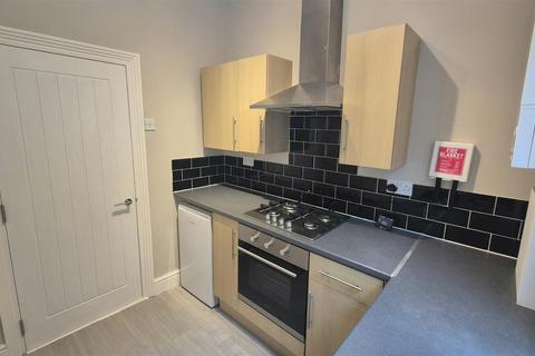 Studio to rent, Alhambra Road, Southsea