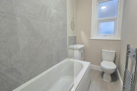 Studio to rent, Alhambra Road, Southsea