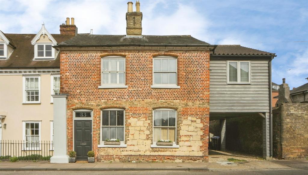 4 bedroom end of terrace house for sale